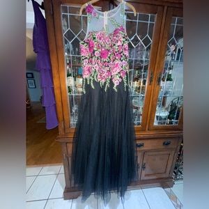 Brand new formal dress with tags size 16 never worn